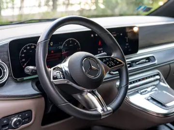 Mercedes Benz V 300 d 4M AMG Line 7 locuri