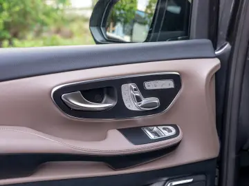 Mercedes Benz V 300 d 4M AMG Line 7 locuri