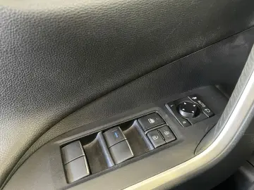 TOYOTA RAV 4 2.5 4x2 Hybrid Comfort  AHK CAM Navi PDC