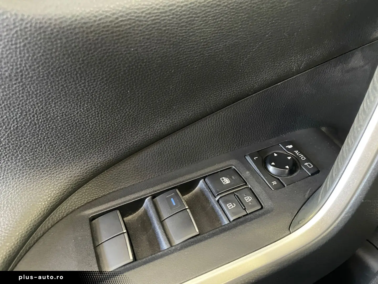 TOYOTA RAV 4 2.5 4x2 Hybrid Comfort  AHK CAM Navi PDC