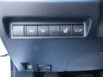 TOYOTA RAV 4 Hybrid 4x2 Team LED KAM PDC SHZ