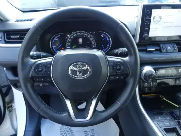 TOYOTA RAV 4 Hybrid 4x2 Team LED KAM PDC SHZ