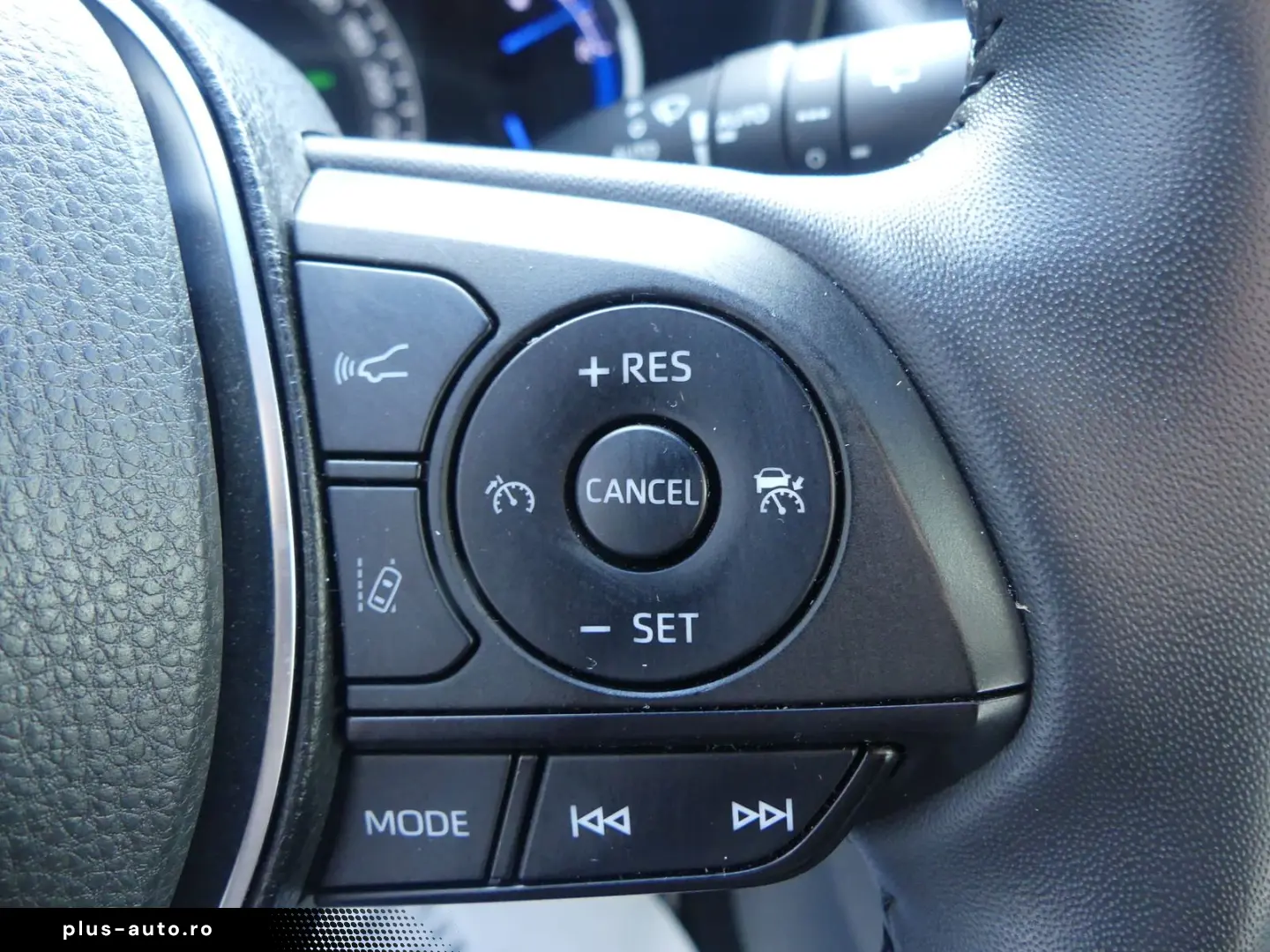 TOYOTA RAV 4 Hybrid 4x2 Team LED KAM PDC SHZ