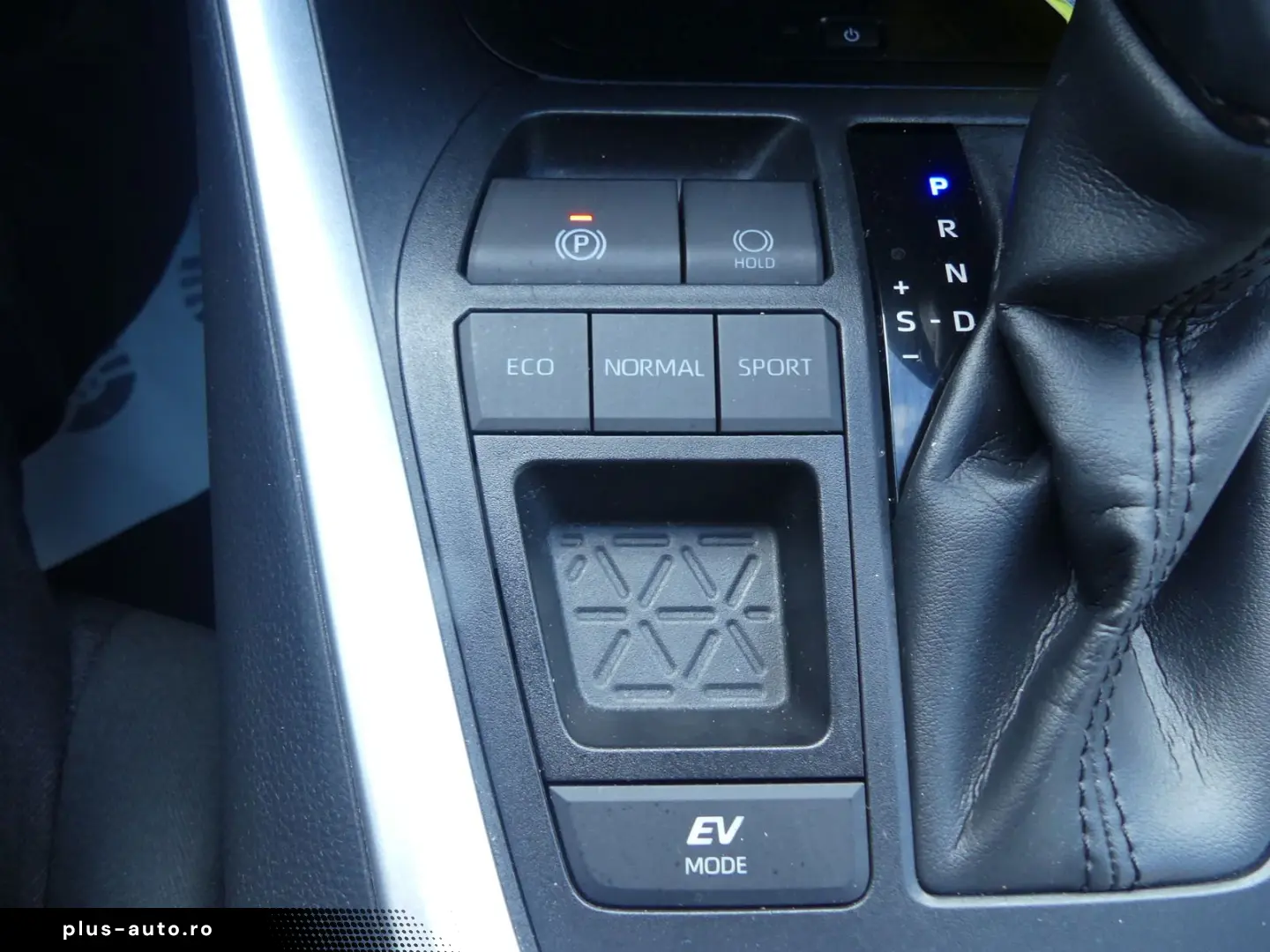 TOYOTA RAV 4 Hybrid 4x2 Team LED KAM PDC SHZ