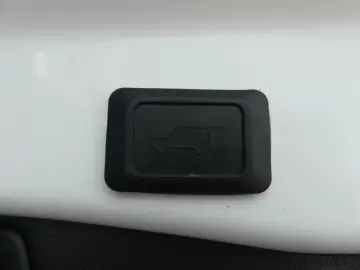 TOYOTA RAV 4 Hybrid 4x2 Team LED KAM PDC SHZ