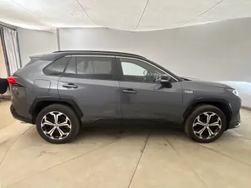 Toyota RAV4 - Plug in hybrid - Tractiune integrala