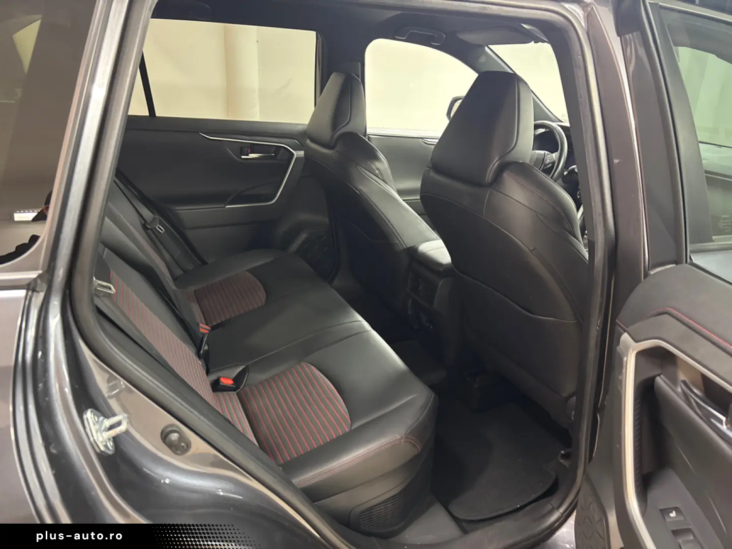 Toyota RAV4 - Plug in hybrid - Tractiune integrala