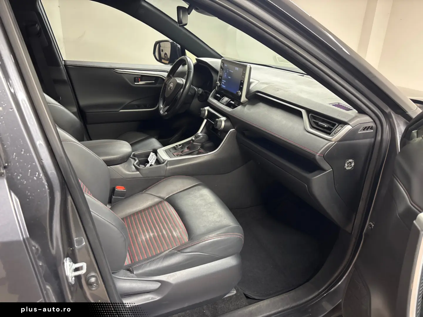 Toyota RAV4 - Plug in hybrid - Tractiune integrala
