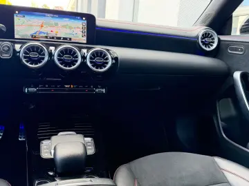 MERCEDES-BENZ CLA 250e AMG PANORAMA KAMERA NIGHT PAKET
