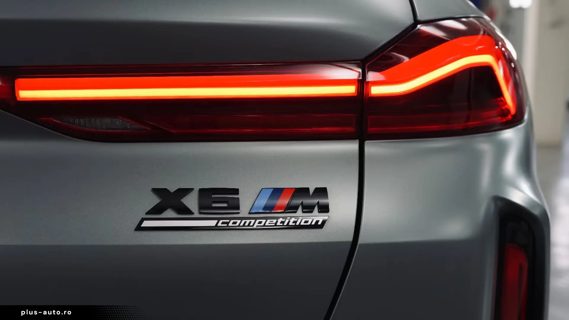 BMW X6 M Competition Drivers 360 Carbon B&W Massage