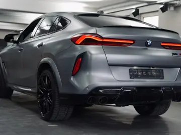 BMW X6 M Competition Drivers 360 Carbon B&W Massage