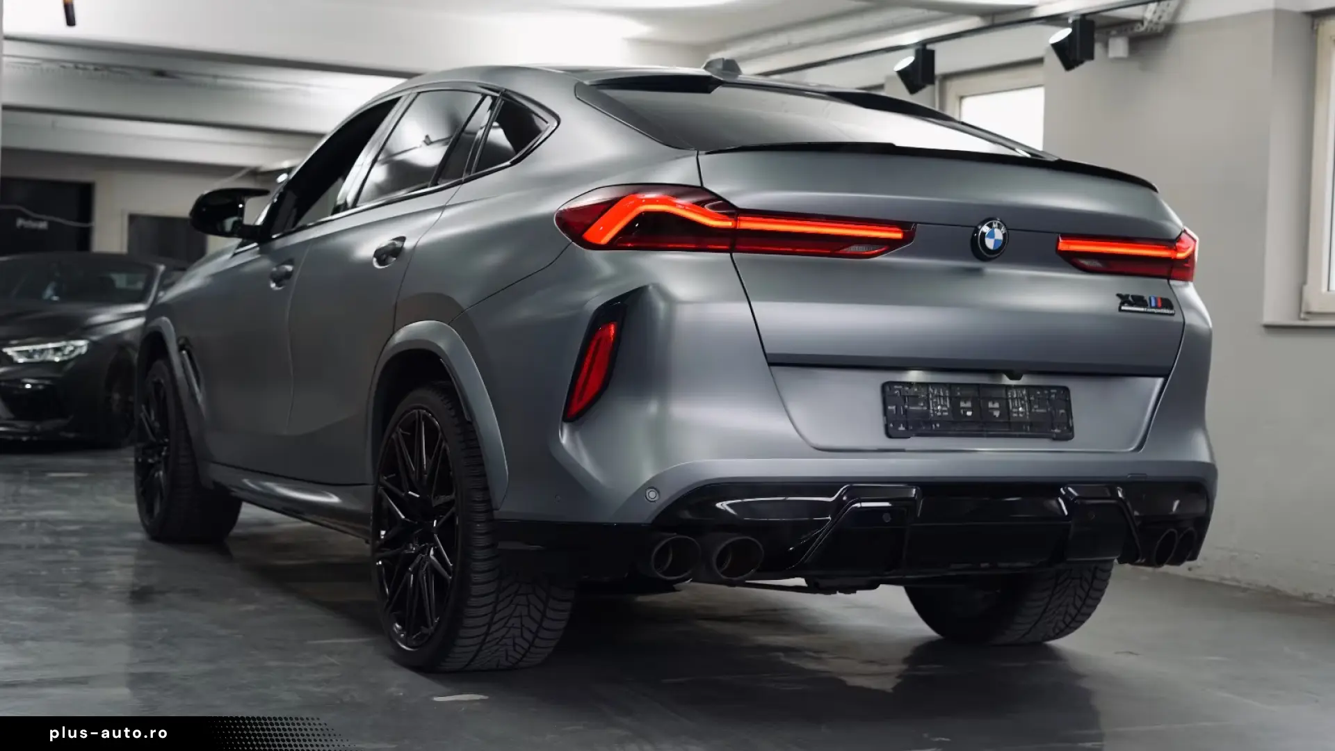 BMW X6 M Competition Drivers 360 Carbon B&W Massage