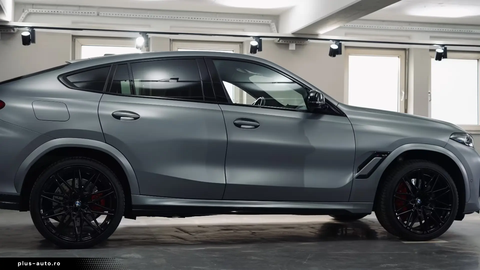 BMW X6 M Competition Drivers 360 Carbon B&W Massage
