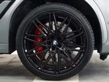 BMW X6 M Competition Drivers 360 Carbon B&W Massage