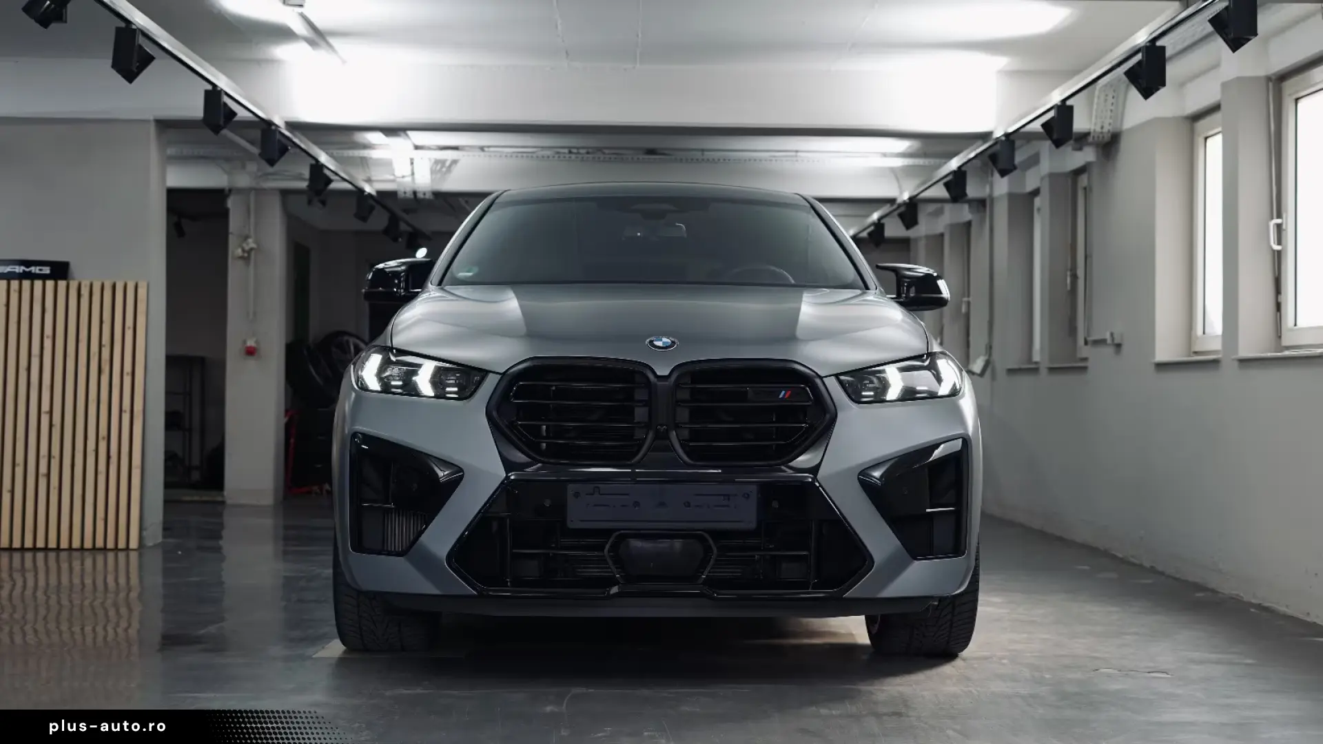 BMW X6 M Competition Drivers 360 Carbon B&W Massage