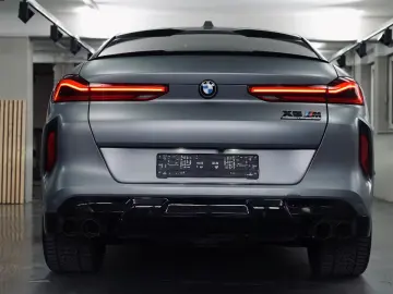 BMW X6 M Competition Drivers 360 Carbon B&W Massage