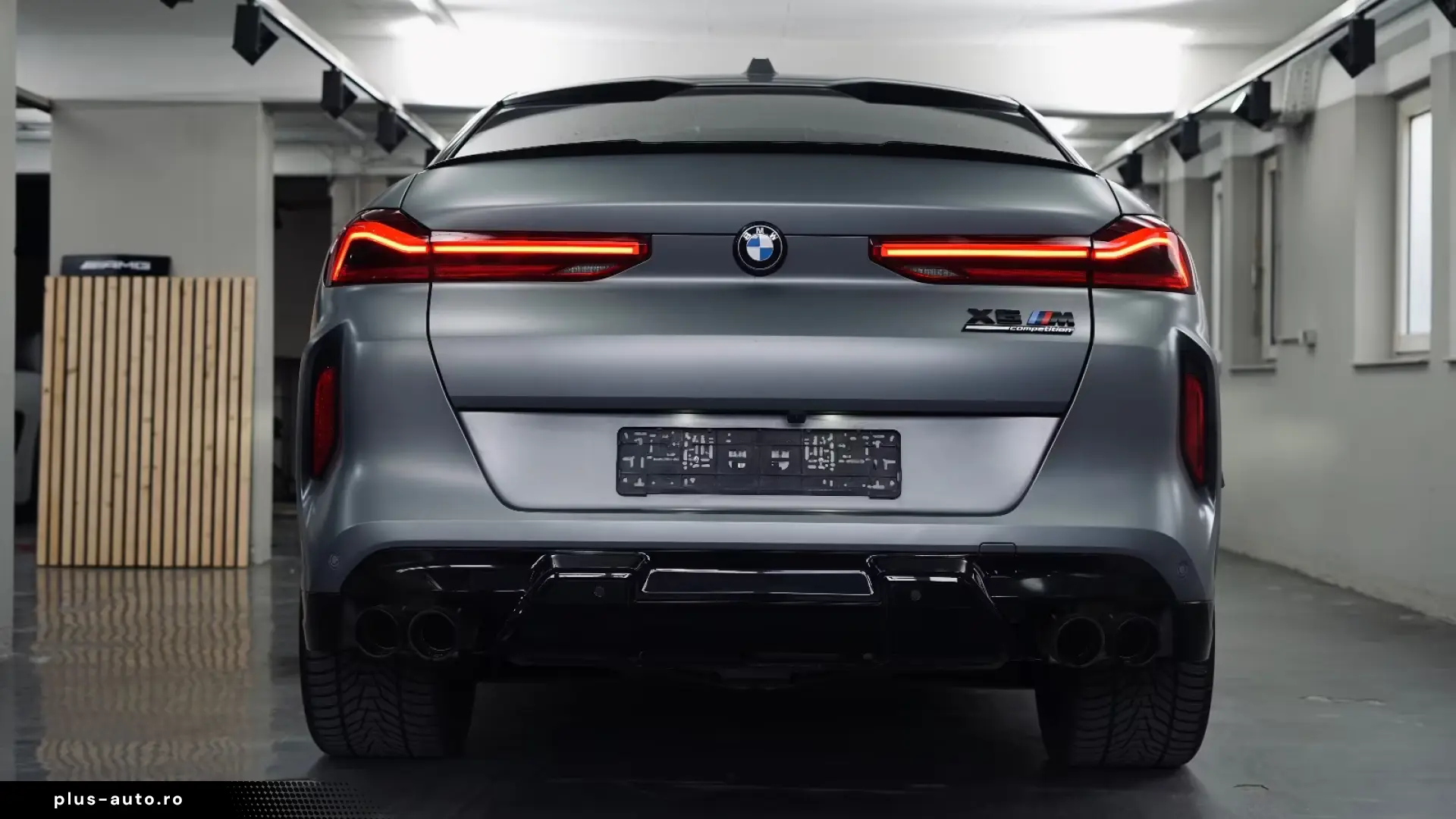 BMW X6 M Competition Drivers 360 Carbon B&W Massage