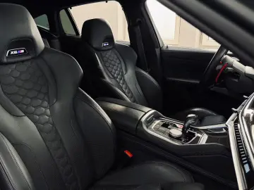 BMW X6 M Competition Drivers 360 Carbon B&W Massage