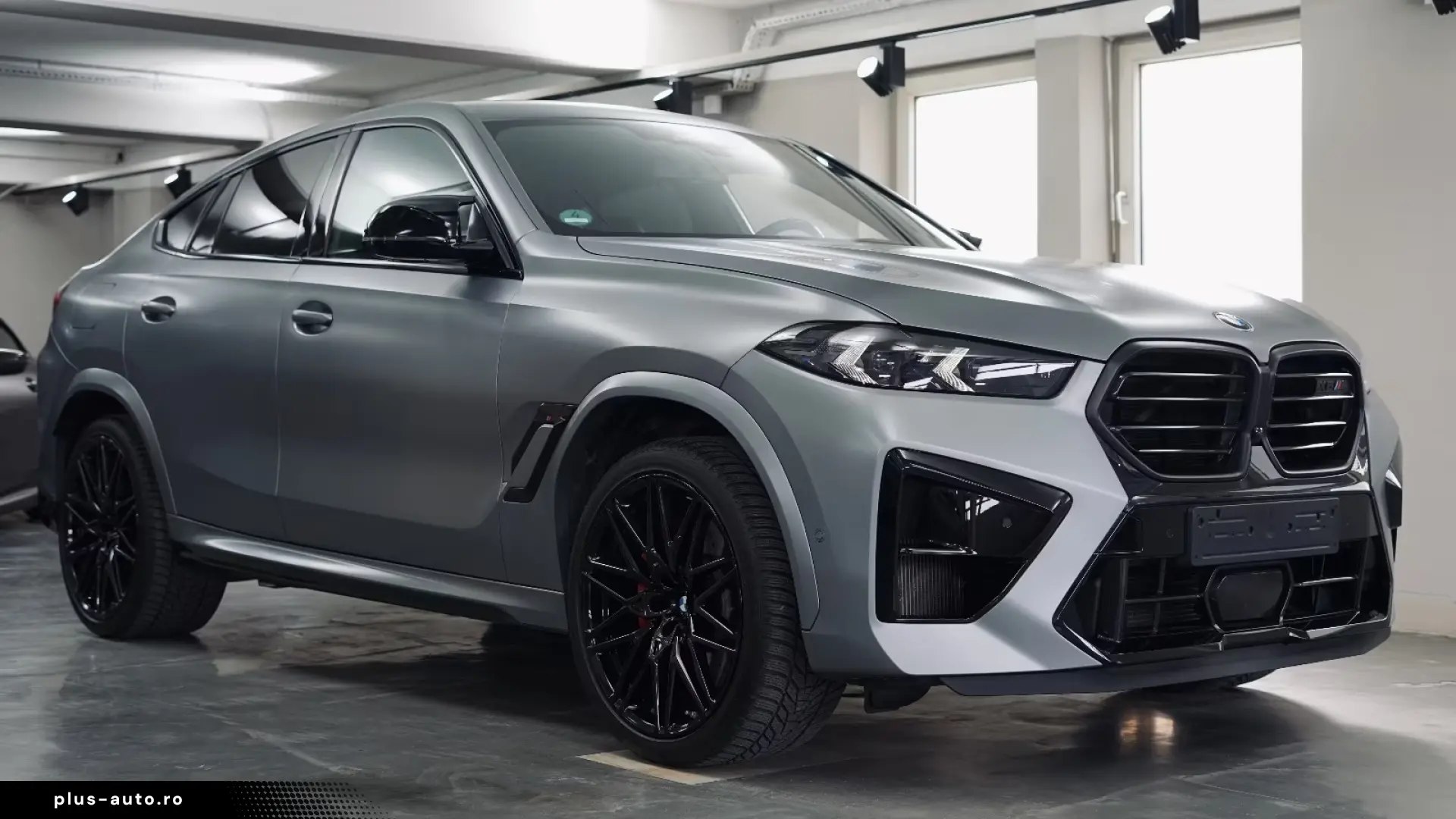 BMW X6 M Competition Drivers 360 Carbon B&W Massage