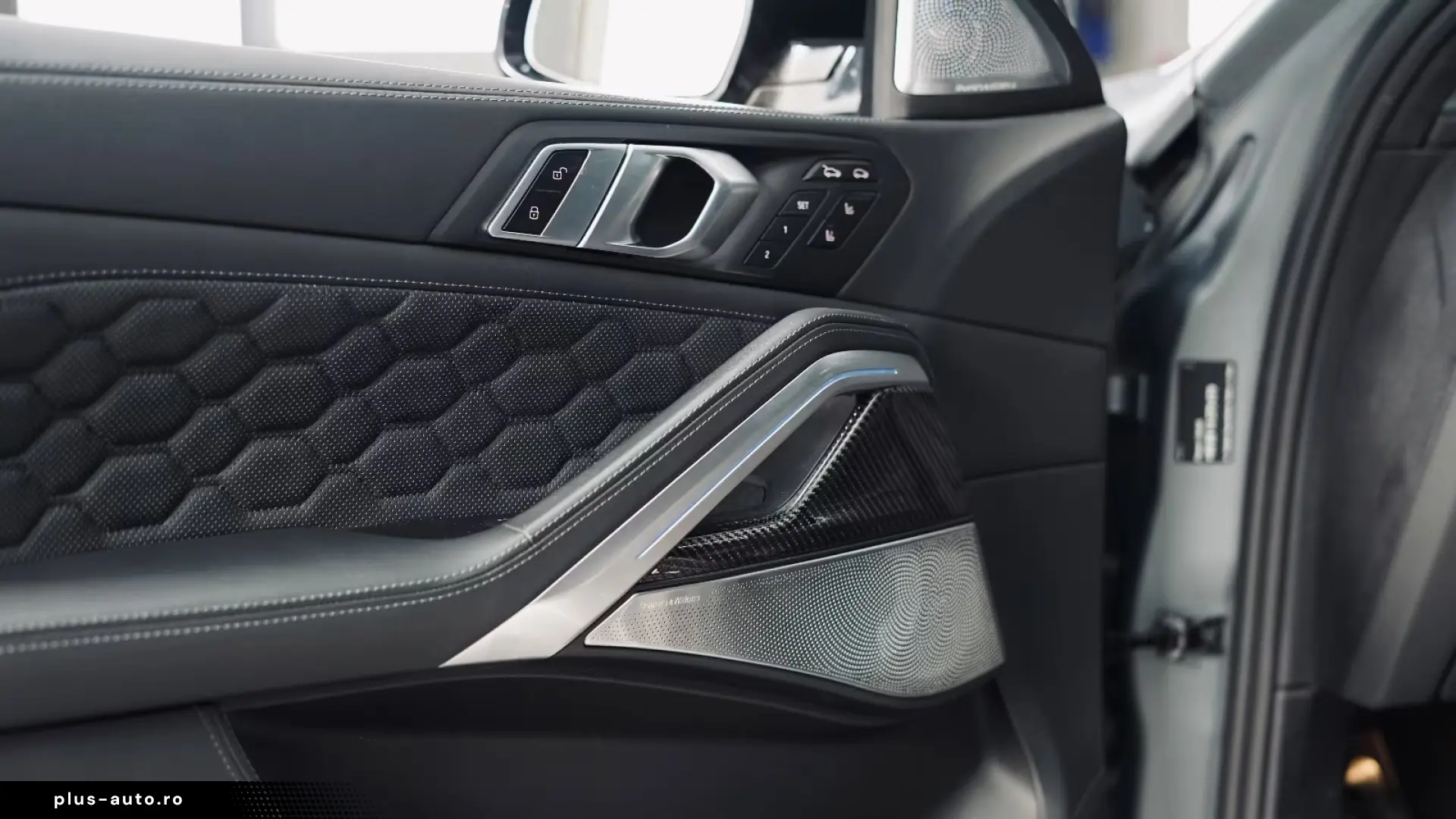 BMW X6 M Competition Drivers 360 Carbon B&W Massage