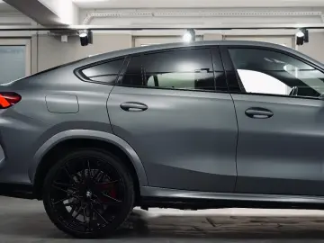 BMW X6 M Competition Drivers 360 Carbon B&W Massage