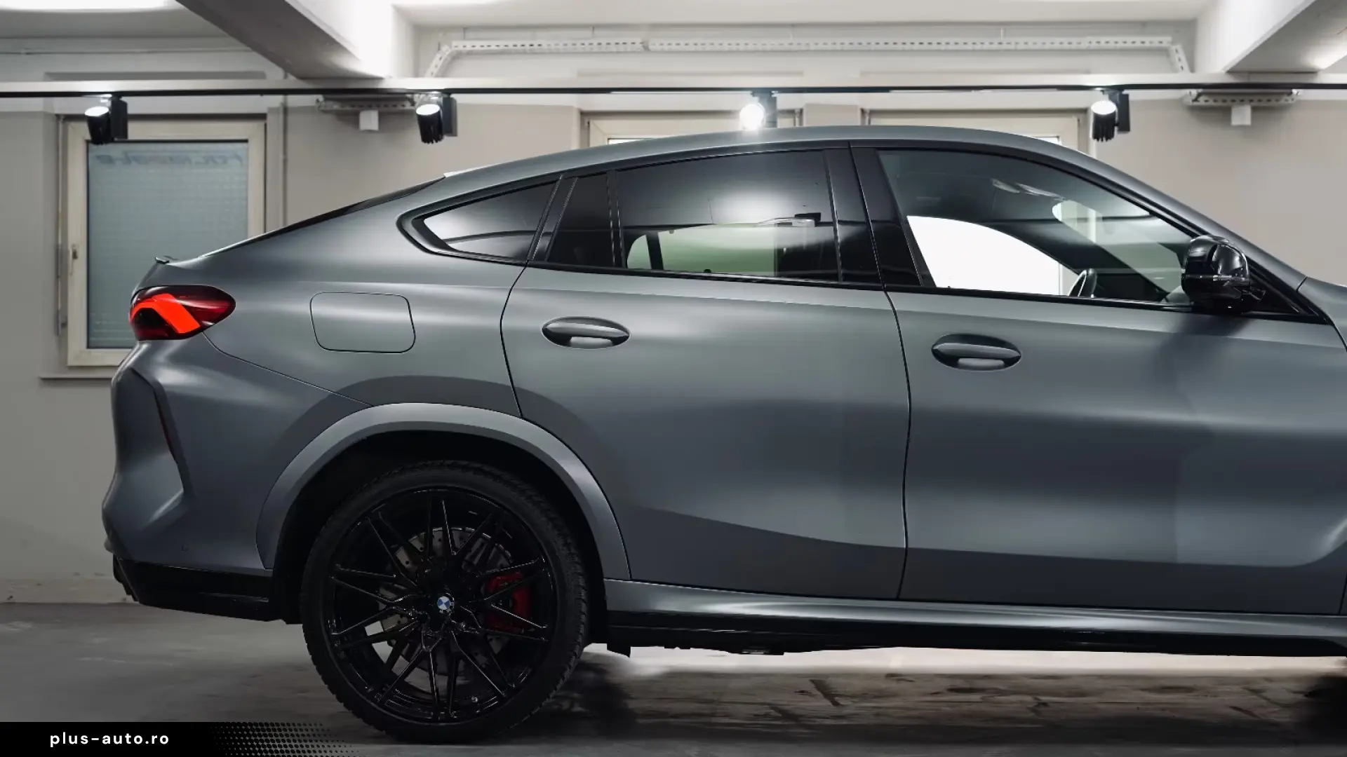 BMW X6 M Competition Drivers 360 Carbon B&W Massage