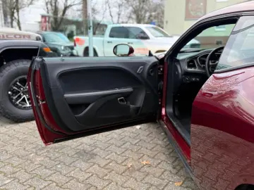 DODGE Challenger 6.2l V8 Hellcat Redeye unfallfrei!