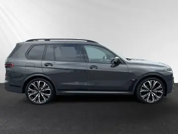 BMW X7 M60i M Sport Pro AHK Standhzg. Pano B&W