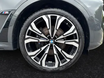BMW X7 M60i M Sport Pro AHK Standhzg. Pano B&W