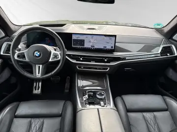 BMW X7 M60i M Sport Pro AHK Standhzg. Pano B&W