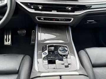 BMW X7 M60i M Sport Pro AHK Standhzg. Pano B&W