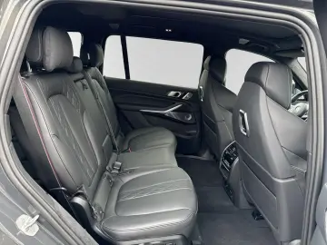 BMW X7 M60i M Sport Pro AHK Standhzg. Pano B&W