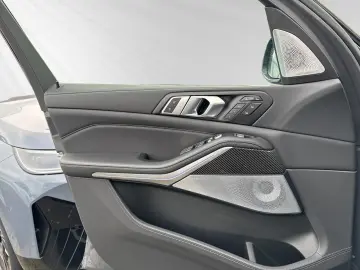 BMW X7 M60i M Sport Pro AHK Standhzg. Pano B&W