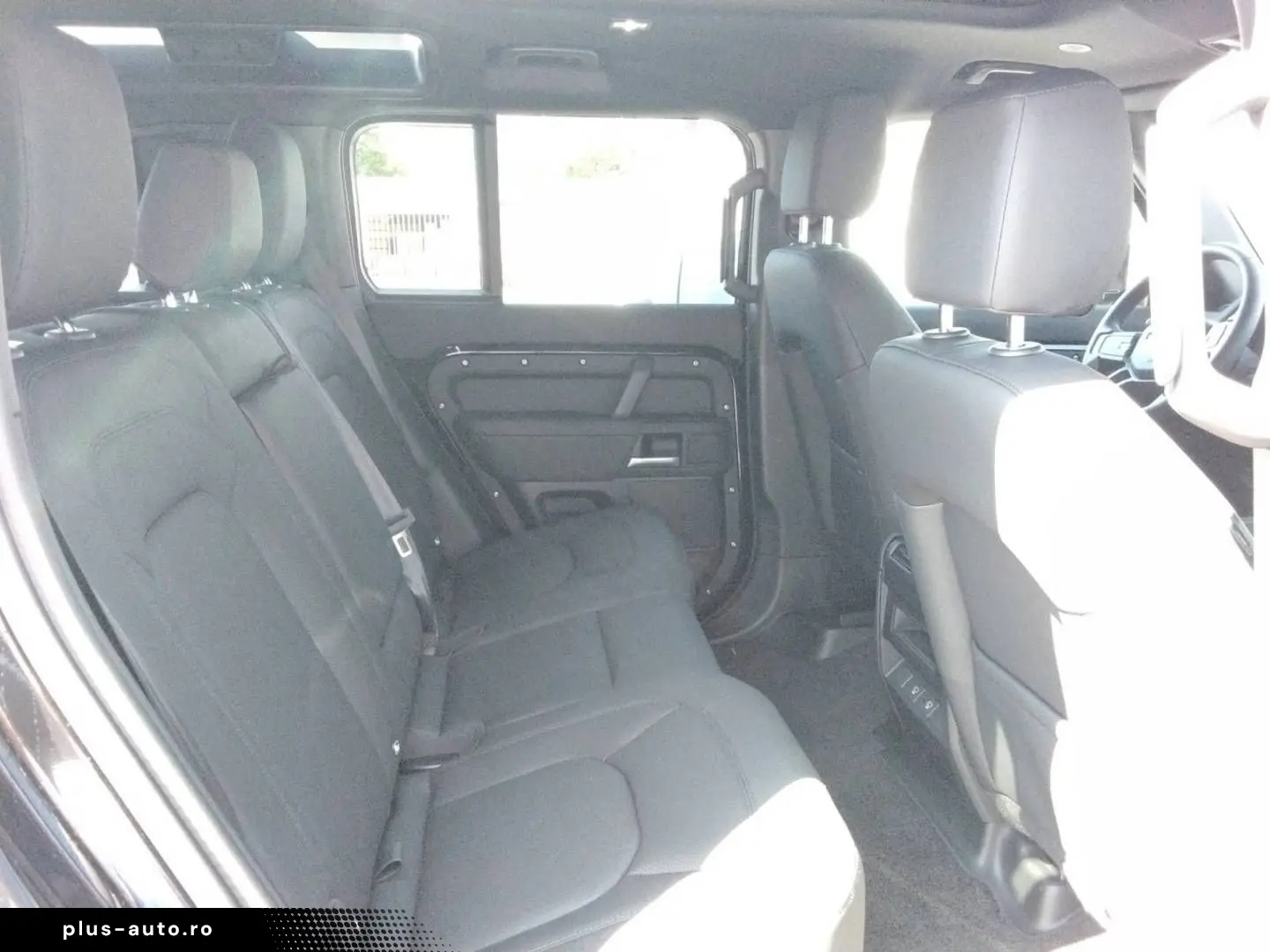 LAND ROVER Defender 110 D250 X-Dynamic SE