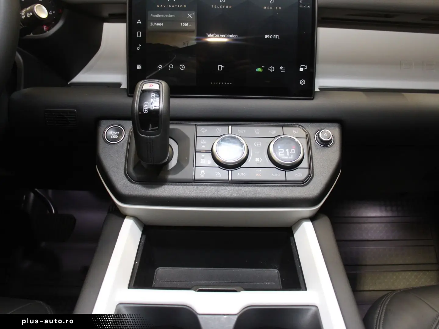 LAND ROVER Defender 110 D300 X-Dynamic SE AHK Pano HUD