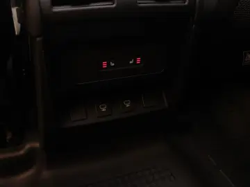 LAND ROVER Defender 110 D300 X-Dynamic SE AHK Pano HUD