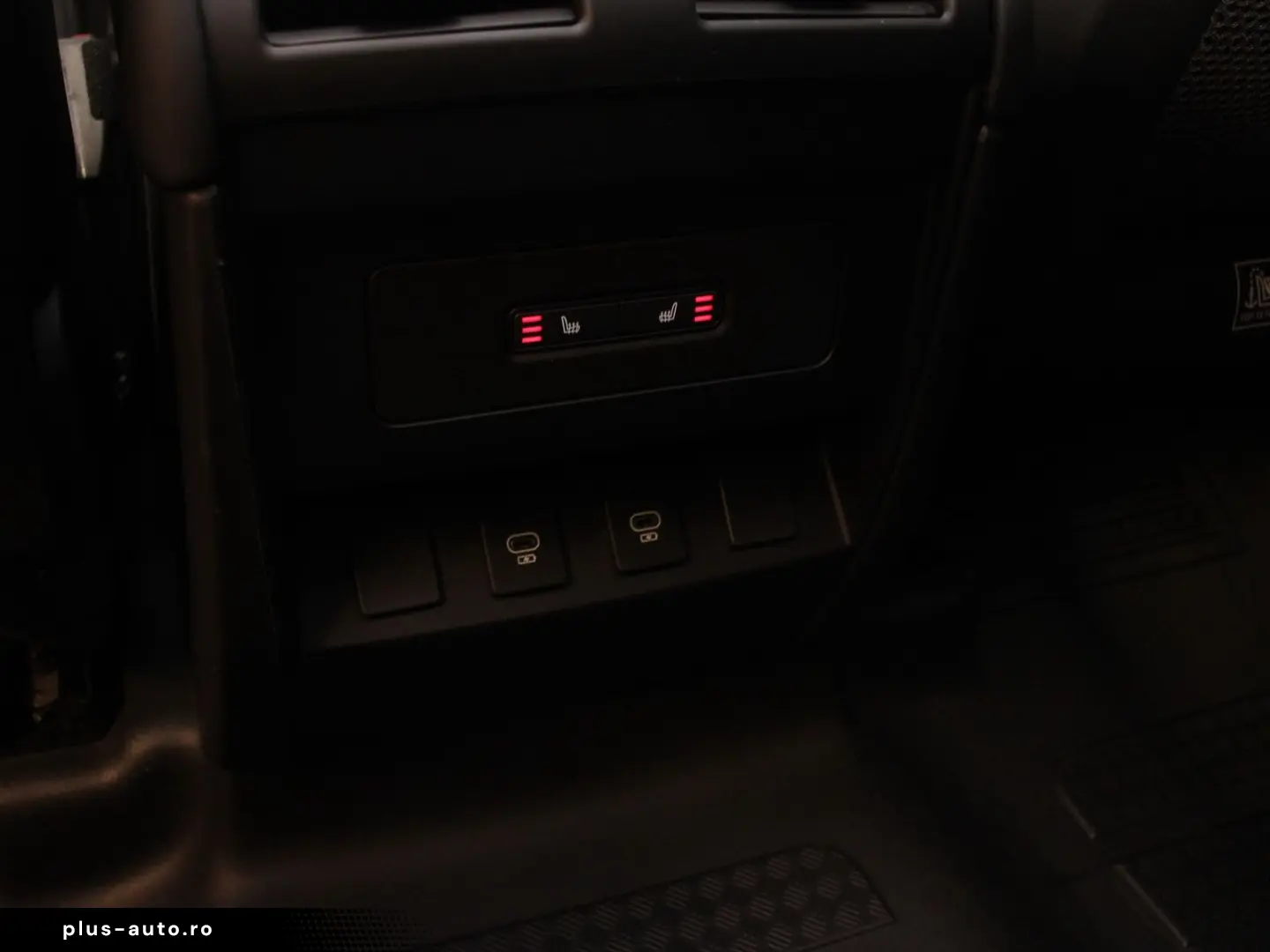 LAND ROVER Defender 110 D300 X-Dynamic SE AHK Pano HUD