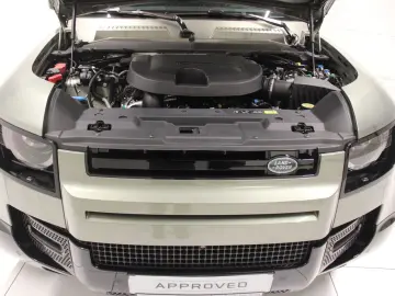 LAND ROVER Defender 110 D300 X-Dynamic SE AHK Pano HUD