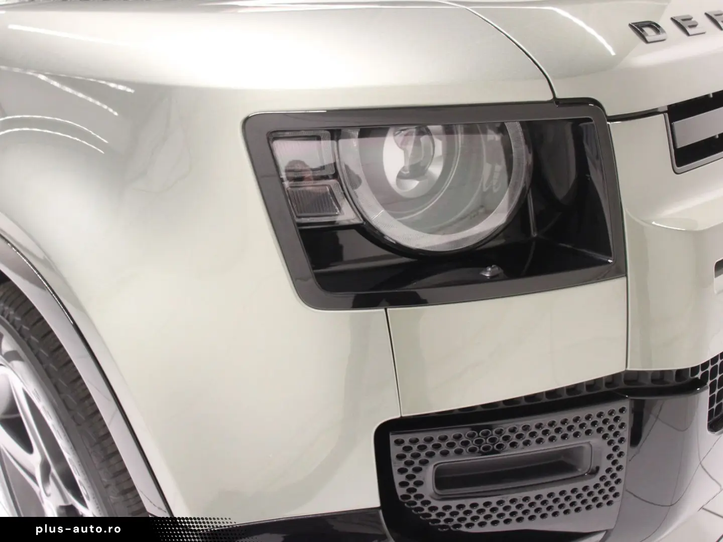 LAND ROVER Defender 110 D300 X-Dynamic SE AHK Pano HUD