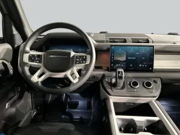 LAND ROVER Defender 110 D300 X-Dynamic SE