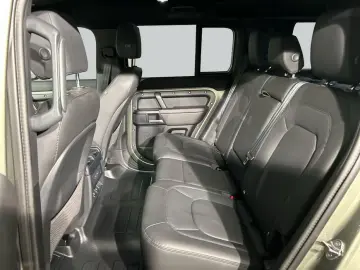 LAND ROVER Defender 110 D300 X-Dynamic SE