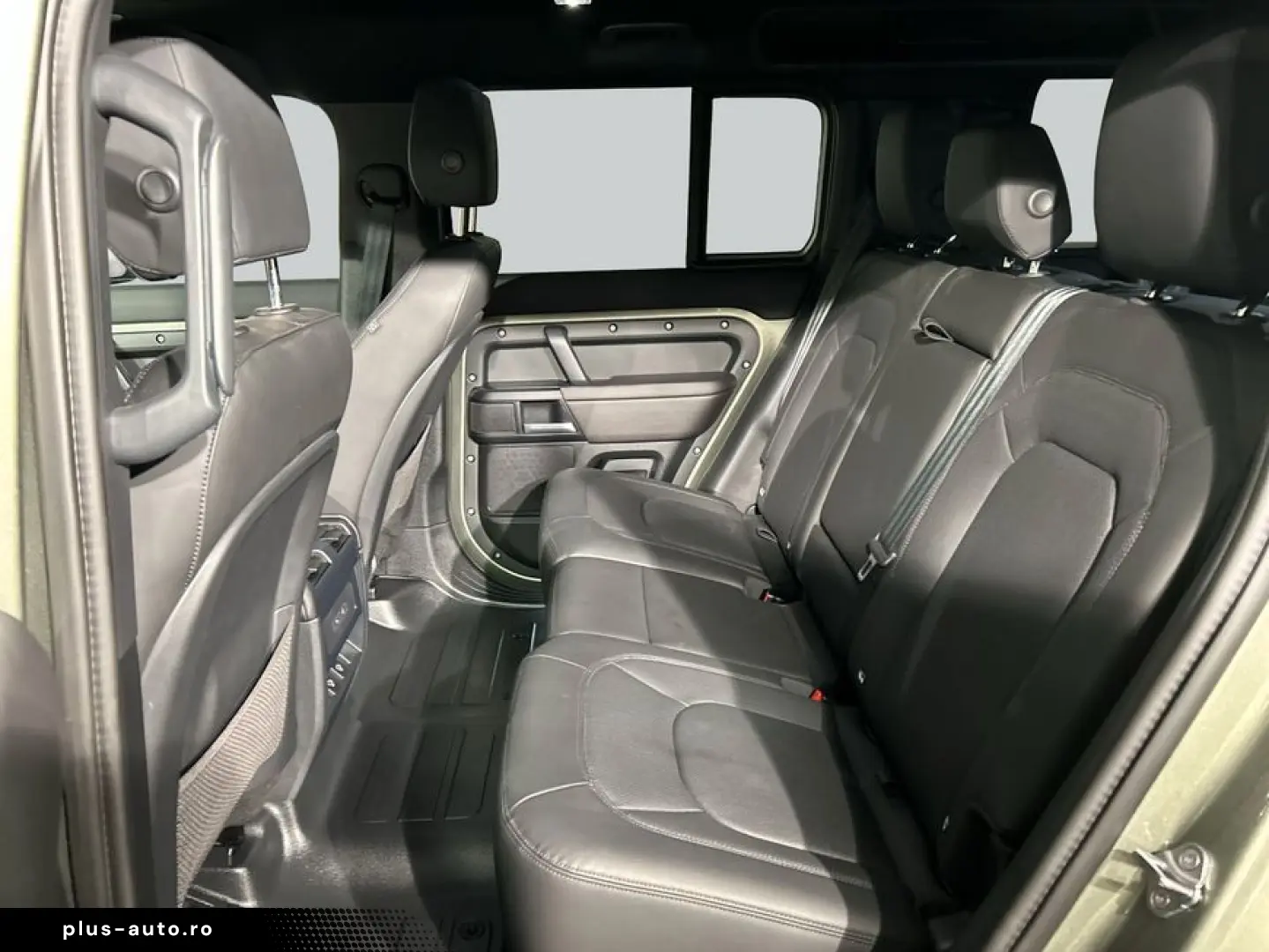 LAND ROVER Defender 110 D300 X-Dynamic SE