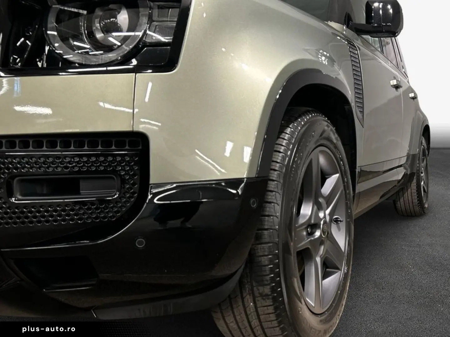LAND ROVER Defender 110 D300 X-Dynamic SE