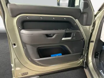 LAND ROVER Defender 110 D300 X-Dynamic SE