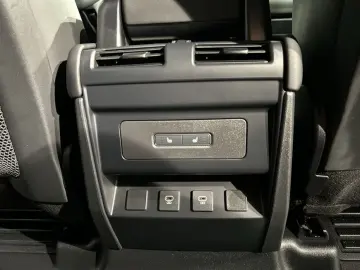 LAND ROVER Defender 110 D300 X-Dynamic SE