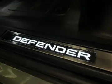 LAND ROVER Defender 110 D300 X-Dynamic SE