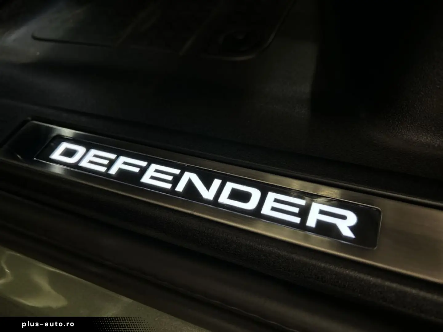 LAND ROVER Defender 110 D300 X-Dynamic SE