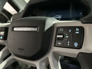LAND ROVER Defender 110 D300 X-Dynamic SE