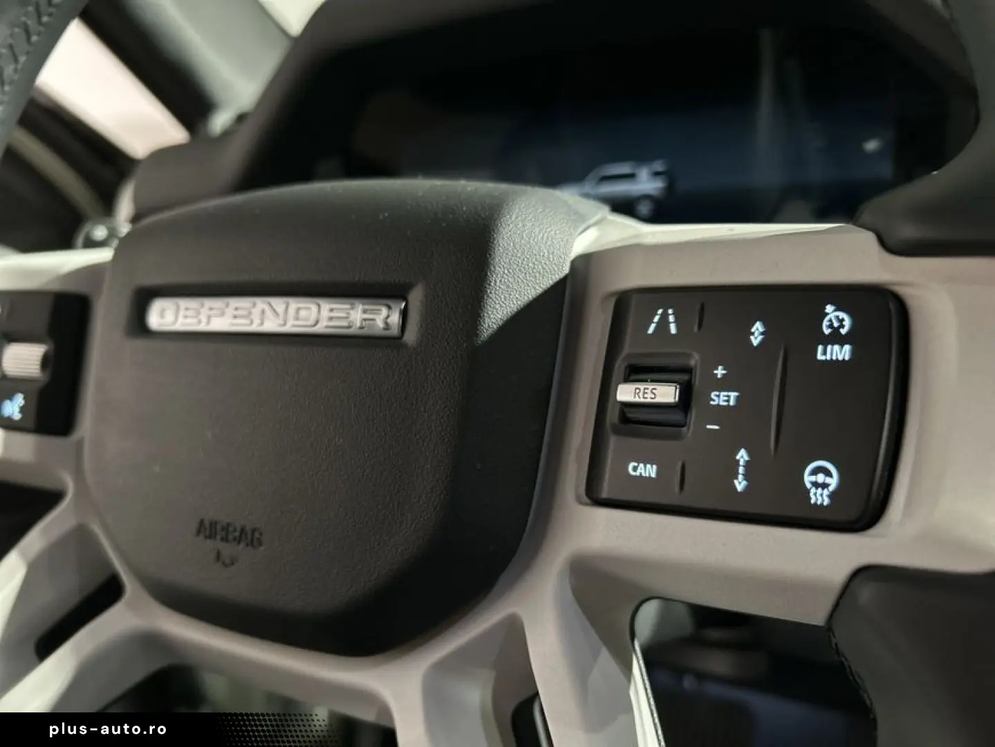 LAND ROVER Defender 110 D300 X-Dynamic SE