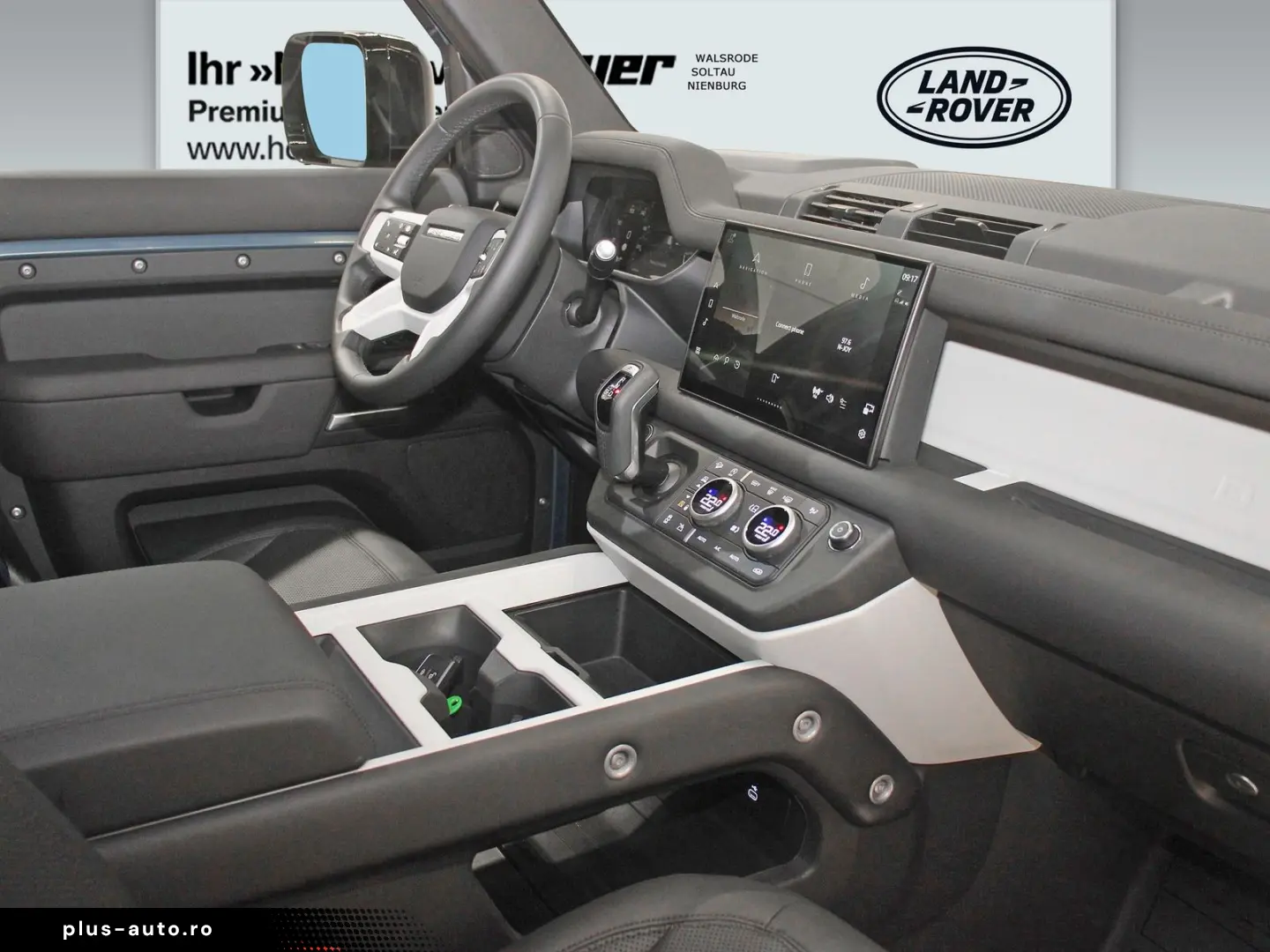 LAND ROVER Defender 110 D300 X-Dynamic SE AHK Pano Head-Up